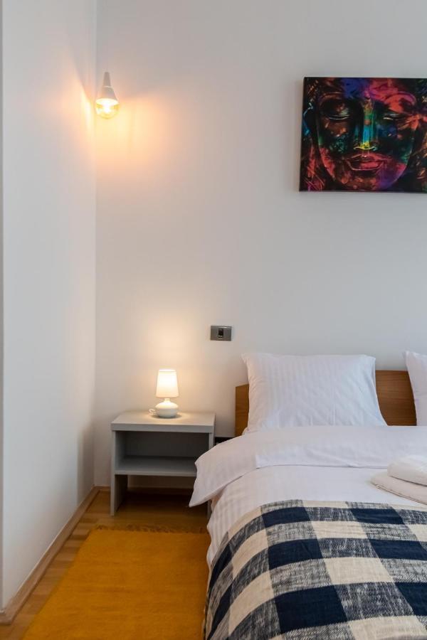 Residence 48 Beautiful Building Within Moments From The Old Town Of Braşov Exteriör bild