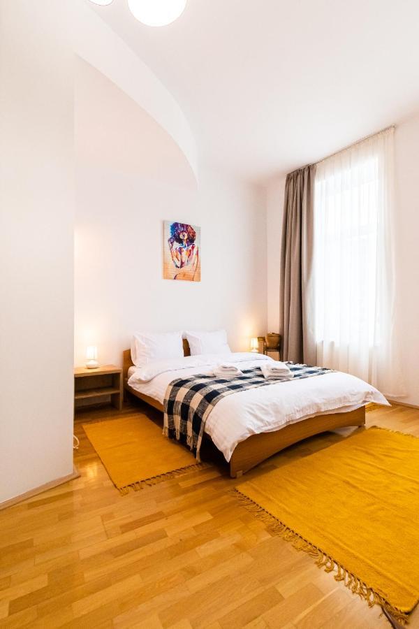 Residence 48 Beautiful Building Within Moments From The Old Town Of Braşov Exteriör bild