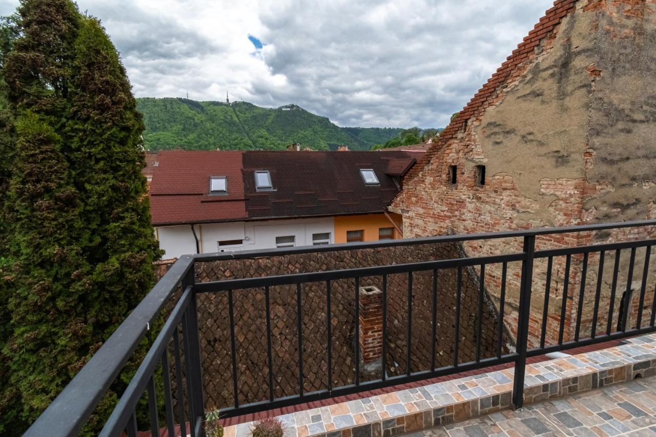 Residence 48 Beautiful Building Within Moments From The Old Town Of Braşov Exteriör bild