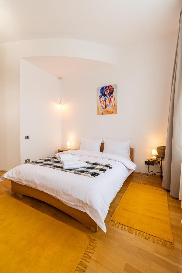Residence 48 Beautiful Building Within Moments From The Old Town Of Braşov Exteriör bild