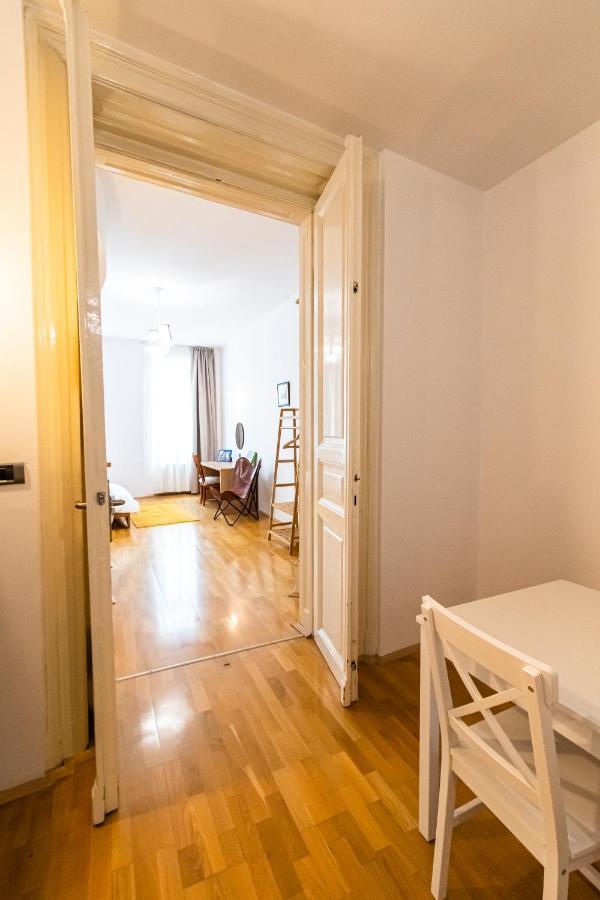 Residence 48 Beautiful Building Within Moments From The Old Town Of Braşov Exteriör bild