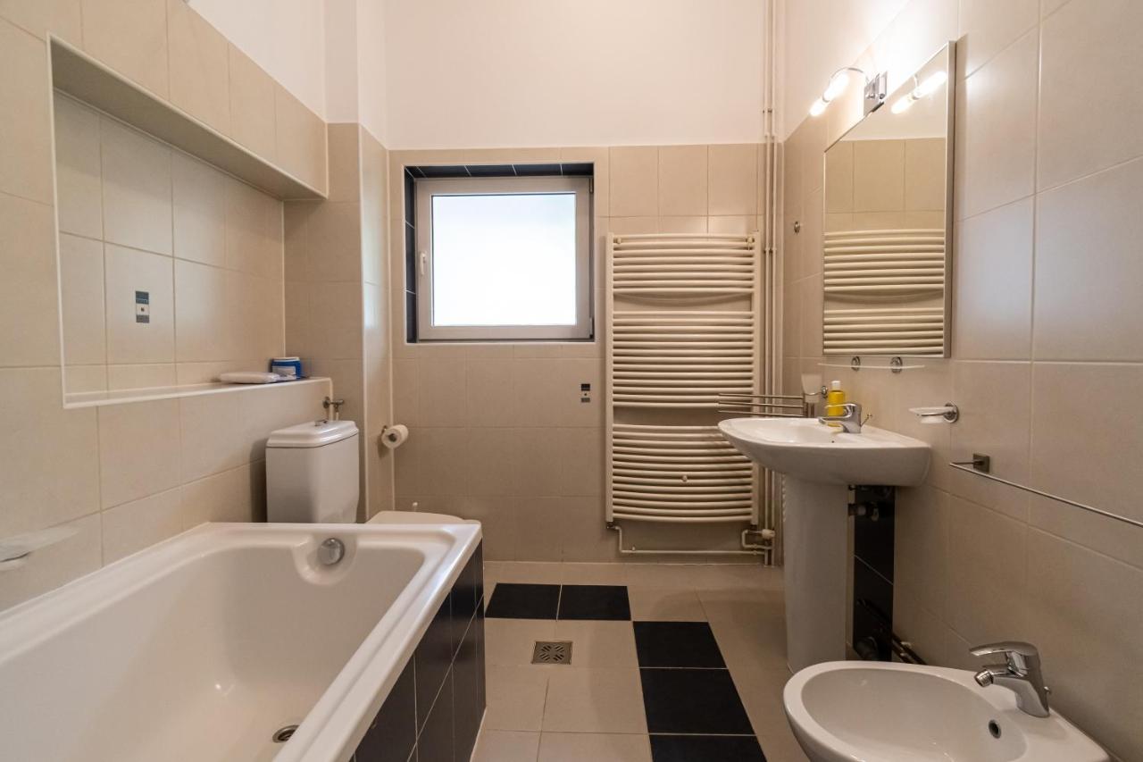 Residence 48 Beautiful Building Within Moments From The Old Town Of Braşov Exteriör bild