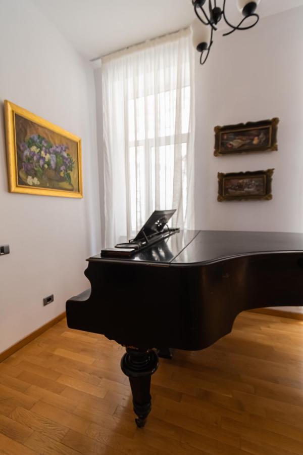 Residence 48 Beautiful Building Within Moments From The Old Town Of Braşov Exteriör bild