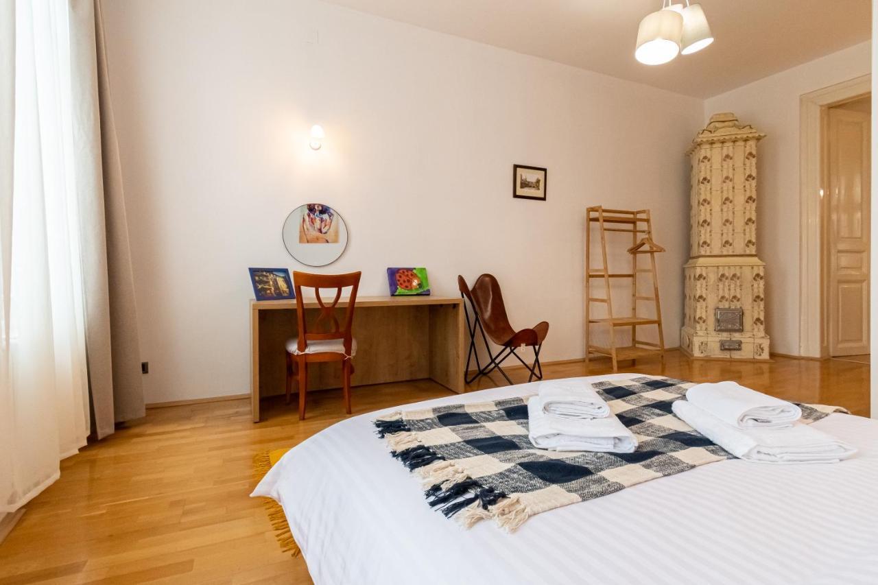 Residence 48 Beautiful Building Within Moments From The Old Town Of Braşov Exteriör bild