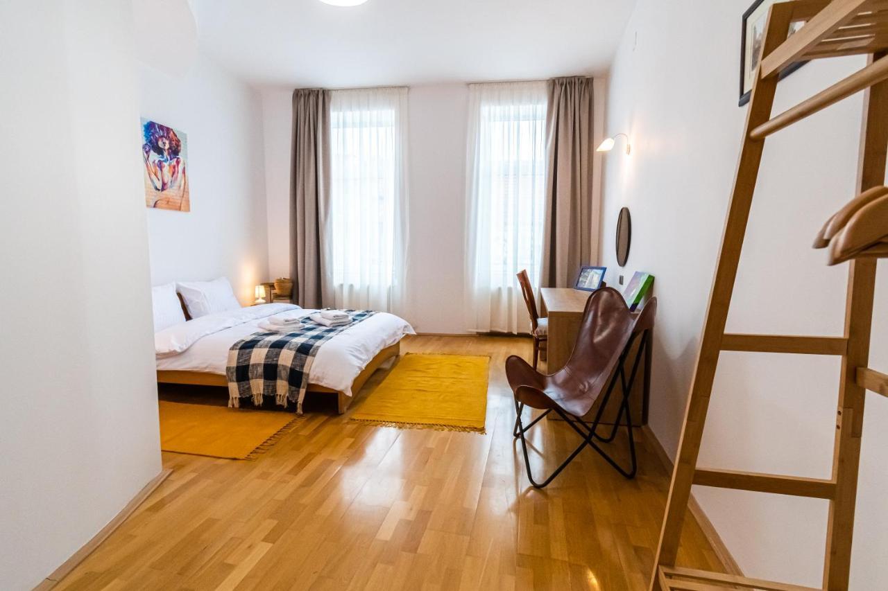 Residence 48 Beautiful Building Within Moments From The Old Town Of Braşov Exteriör bild