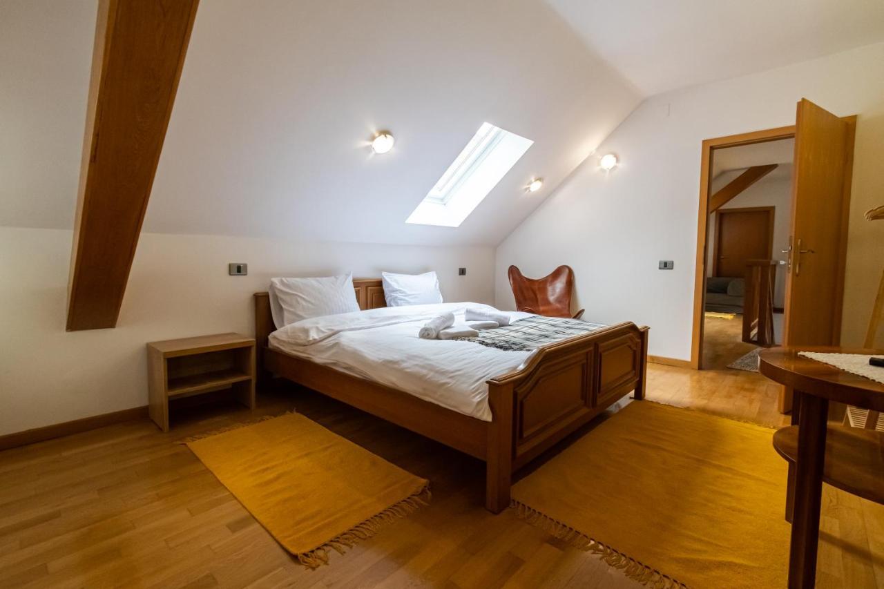 Residence 48 Beautiful Building Within Moments From The Old Town Of Braşov Exteriör bild