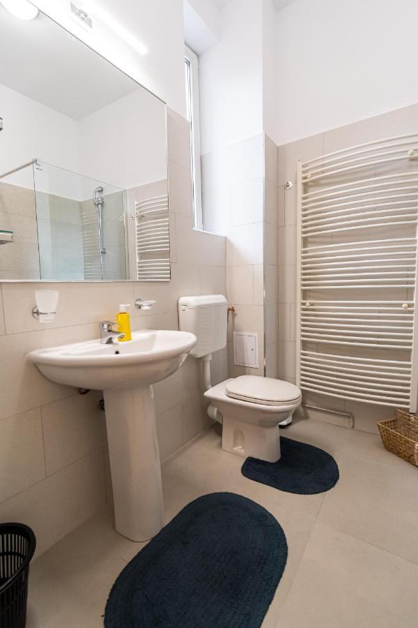 Residence 48 Beautiful Building Within Moments From The Old Town Of Braşov Exteriör bild