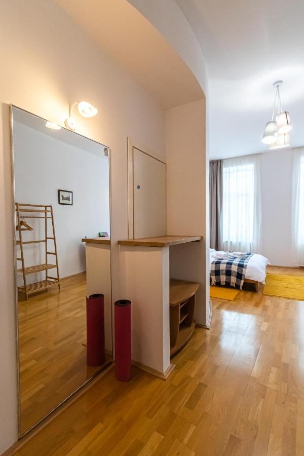 Residence 48 Beautiful Building Within Moments From The Old Town Of Braşov Exteriör bild