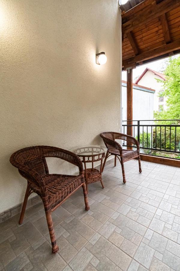 Residence 48 Beautiful Building Within Moments From The Old Town Of Braşov Exteriör bild