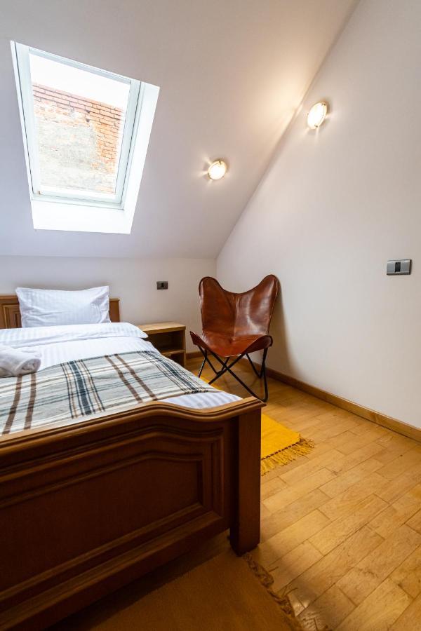 Residence 48 Beautiful Building Within Moments From The Old Town Of Braşov Exteriör bild