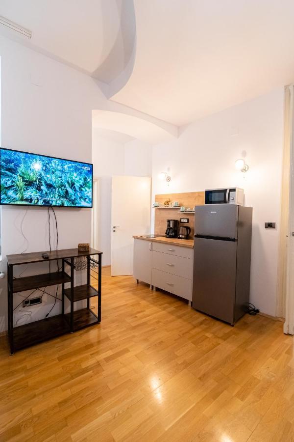Residence 48 Beautiful Building Within Moments From The Old Town Of Braşov Exteriör bild