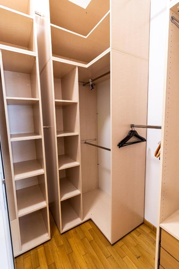 Residence 48 Beautiful Building Within Moments From The Old Town Of Braşov Exteriör bild