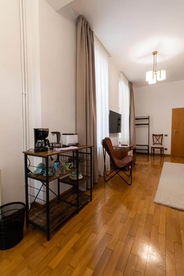 Residence 48 Beautiful Building Within Moments From The Old Town Of Braşov Exteriör bild