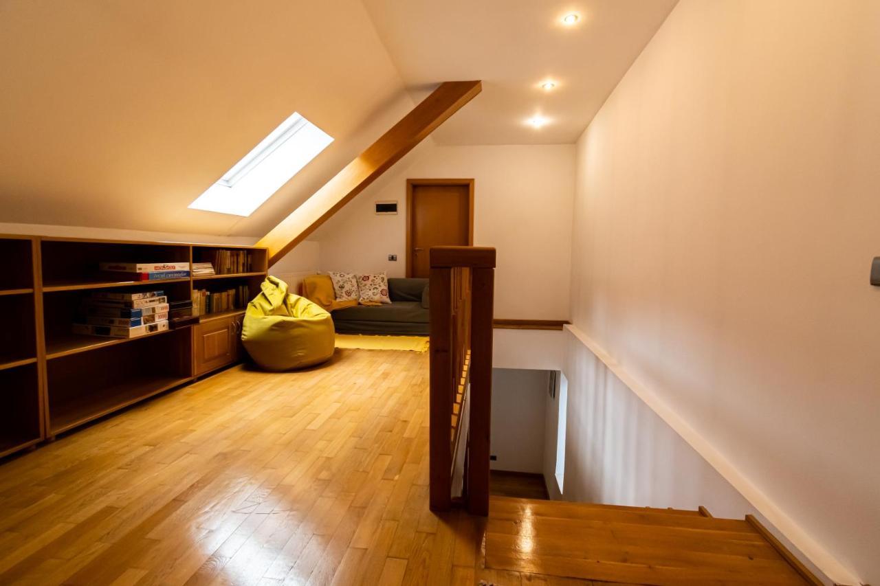 Residence 48 Beautiful Building Within Moments From The Old Town Of Braşov Exteriör bild