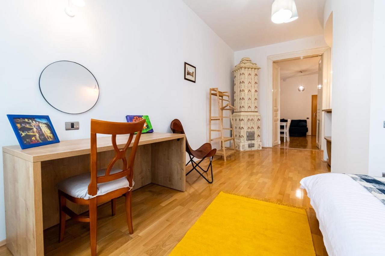 Residence 48 Beautiful Building Within Moments From The Old Town Of Braşov Exteriör bild