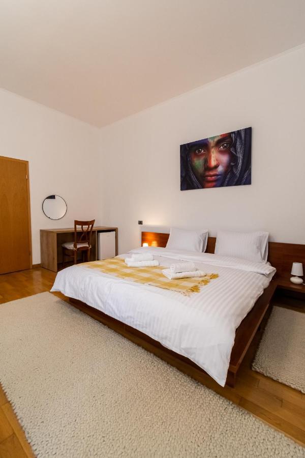 Residence 48 Beautiful Building Within Moments From The Old Town Of Braşov Exteriör bild
