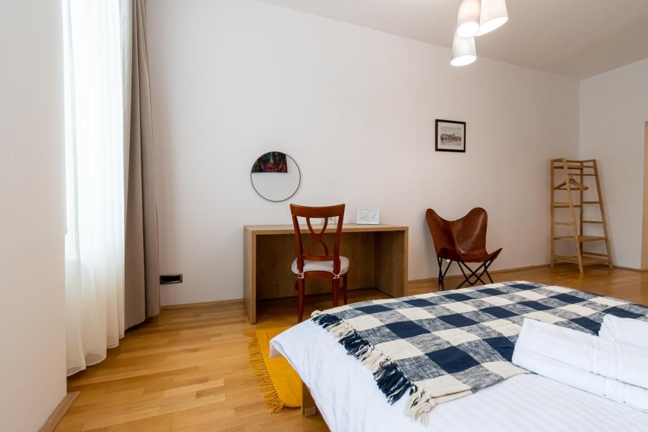 Residence 48 Beautiful Building Within Moments From The Old Town Of Braşov Exteriör bild