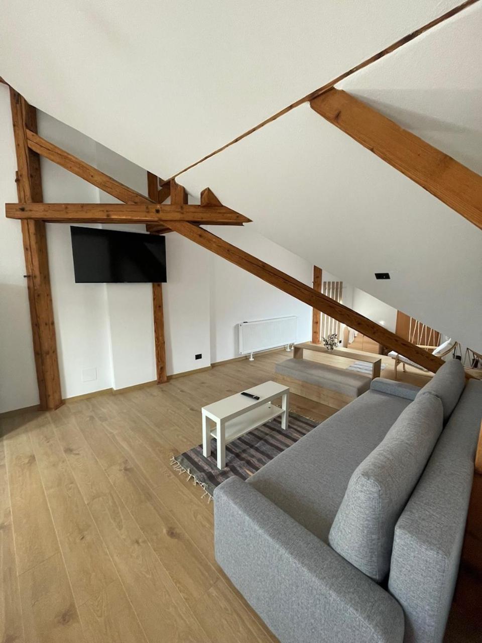 Residence 48 Beautiful Building Within Moments From The Old Town Of Braşov Exteriör bild